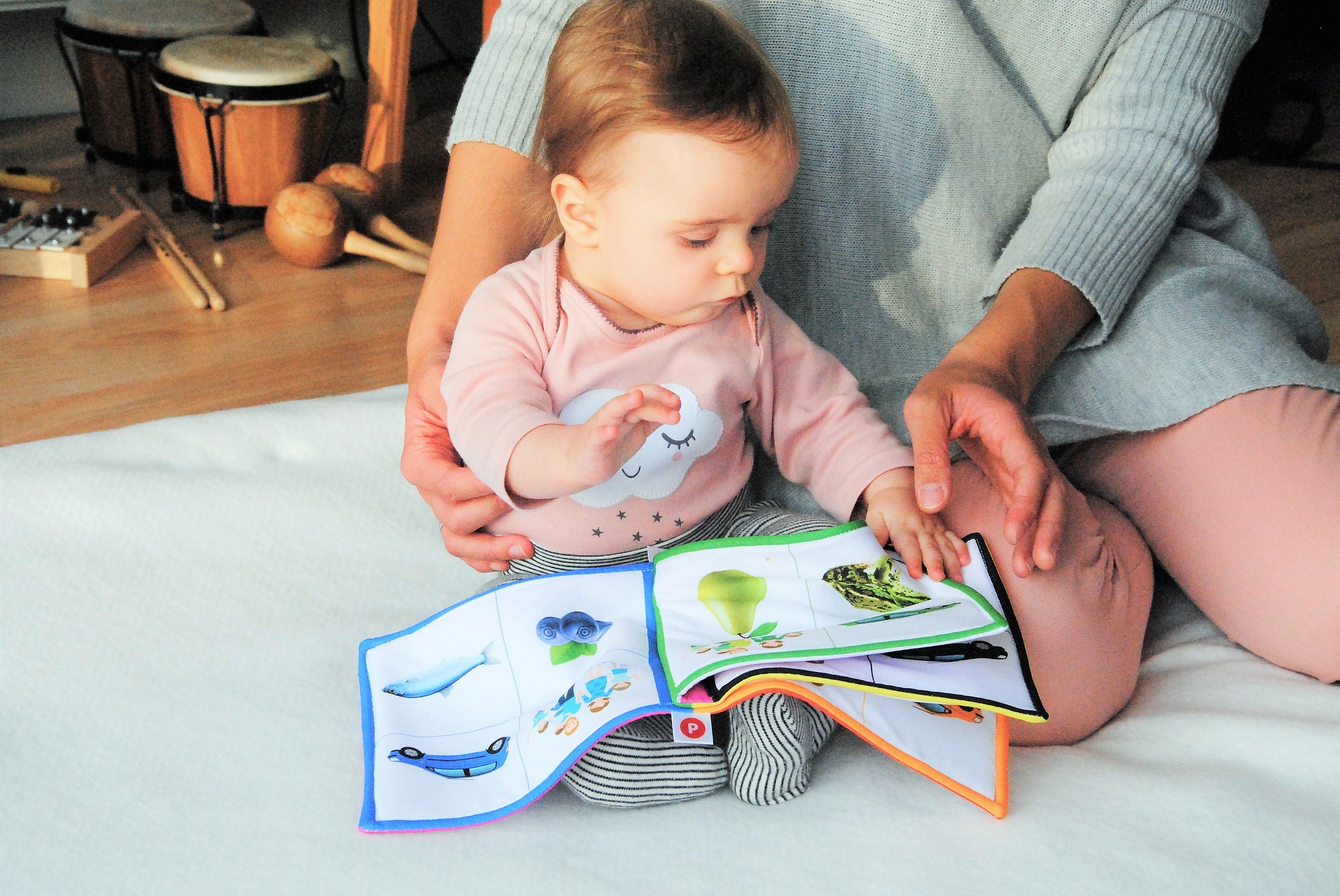 現役知育講師推奨 生後6ヶ月 12ヶ月幼児期の発達と接し方 パパママのための育児 教育情報サイト Misora Baby